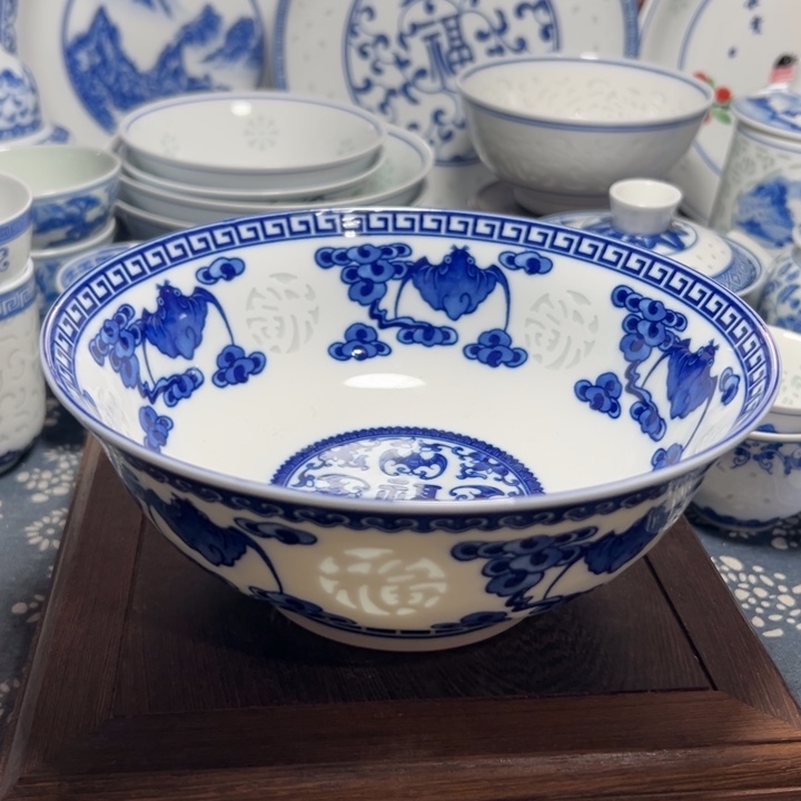 陶青花7寸雕刻五福面碗