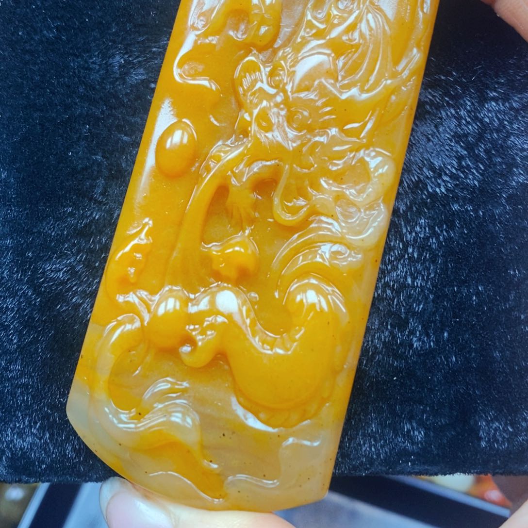 未镶嵌石英质玉（黄龙玉）颈饰