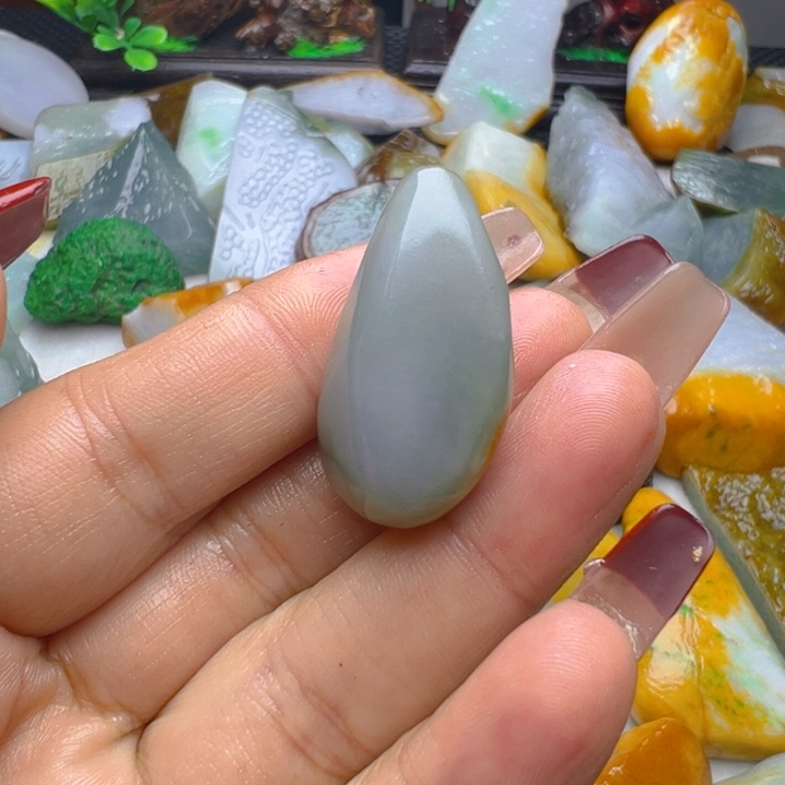 翡翠挂件未镶嵌翡翠