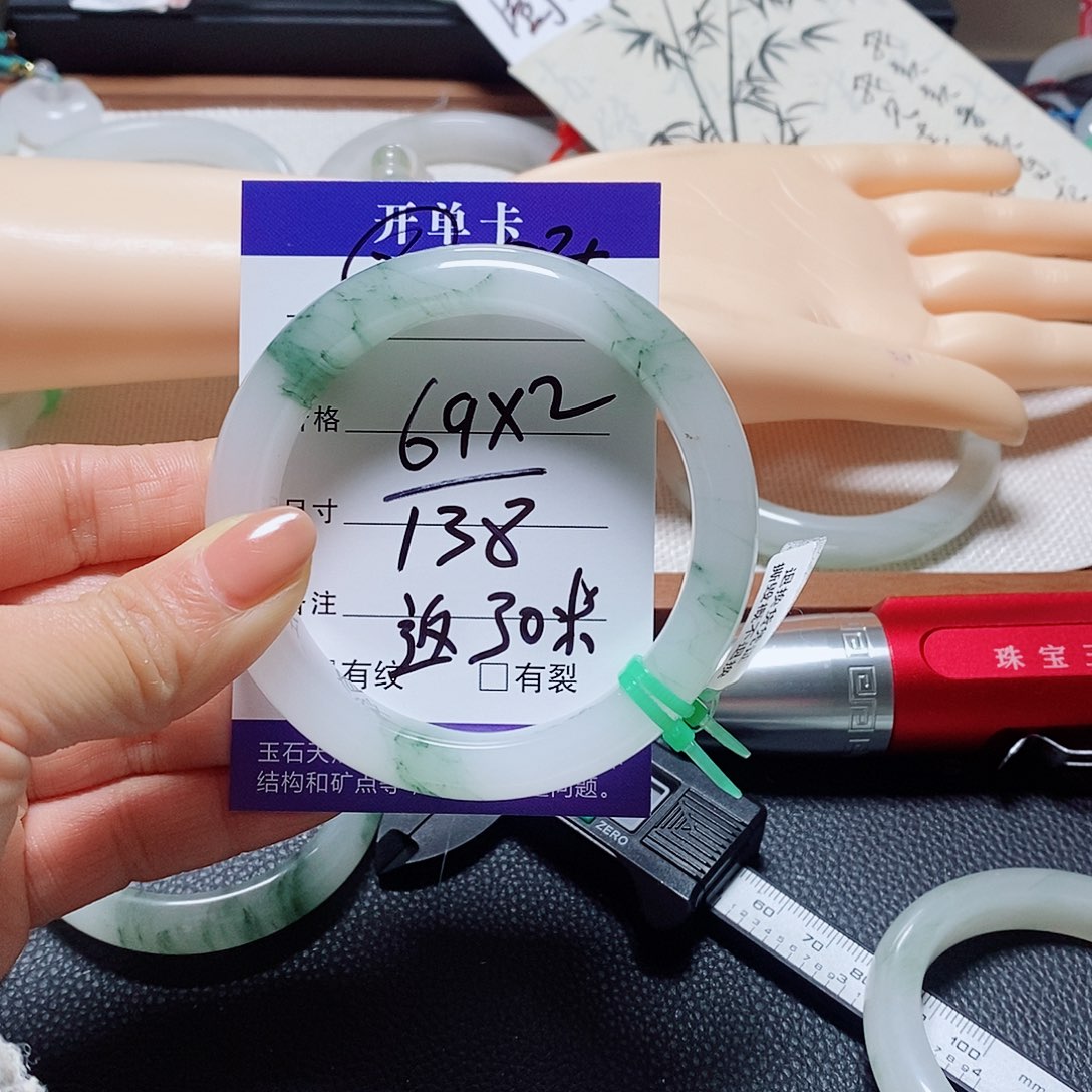 未镶嵌手镯石英质玉?*子