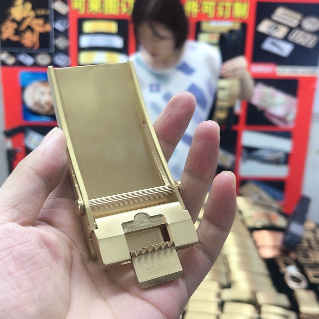 4.0滚轴皮带扣皮带现货