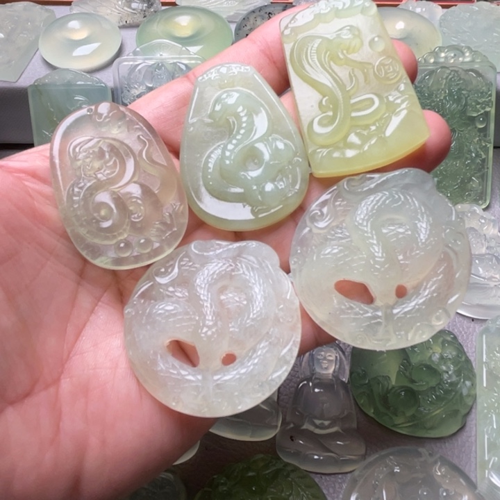 茶***白岫玉未镶嵌吊坠(赠链)