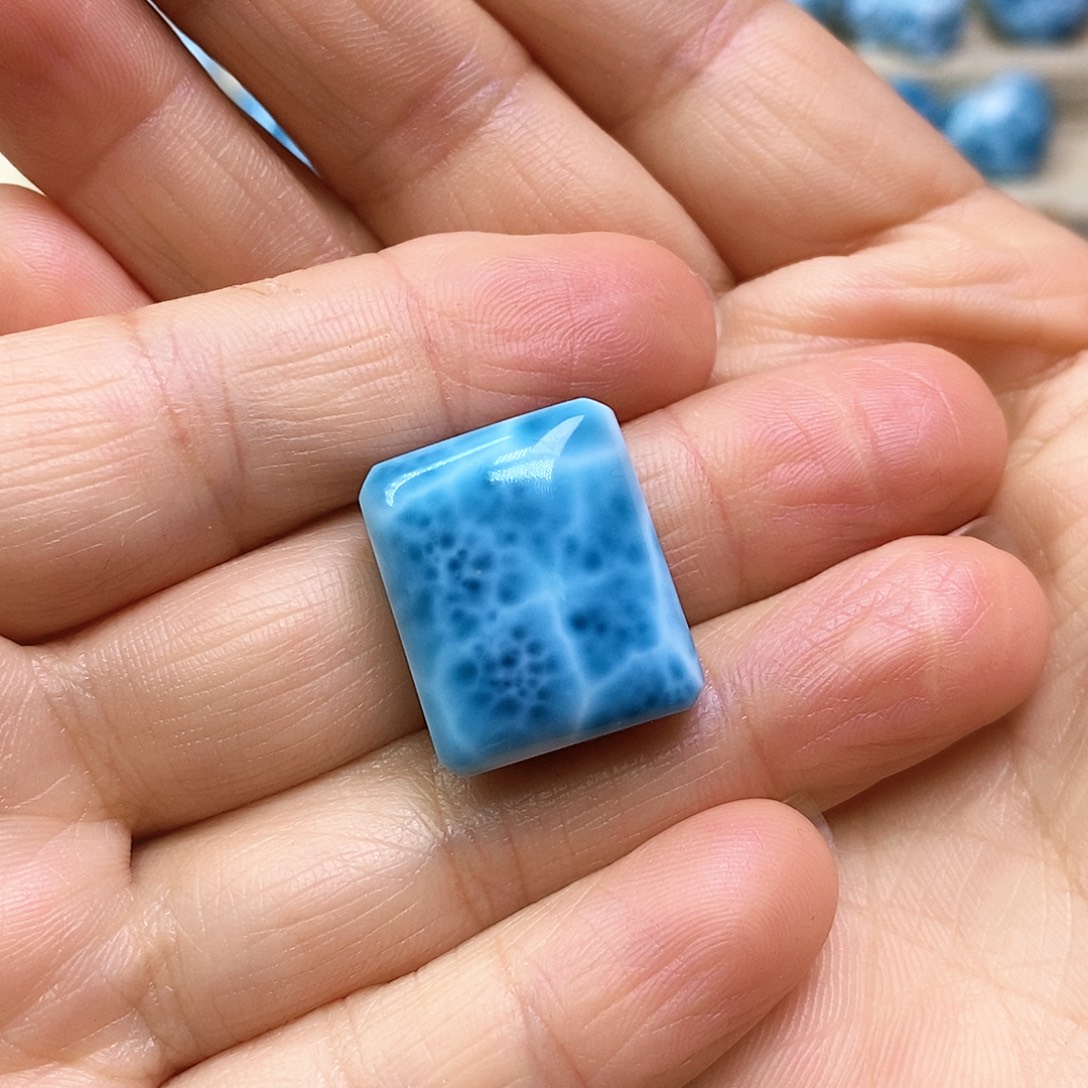 鑫***哥针钠钙石（海纹石）未镶嵌颈饰