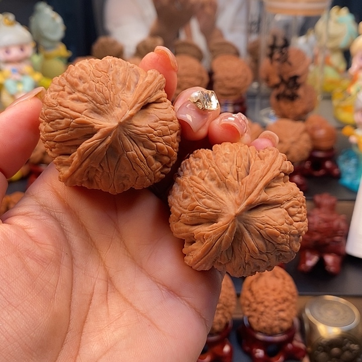 勇****文玩核桃吊坠47绣球