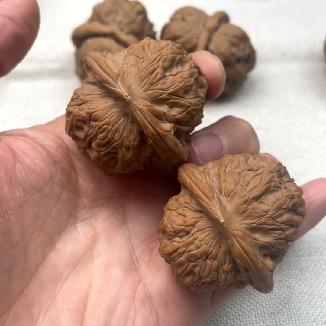 文玩核桃吊坠M***迪血麒麟