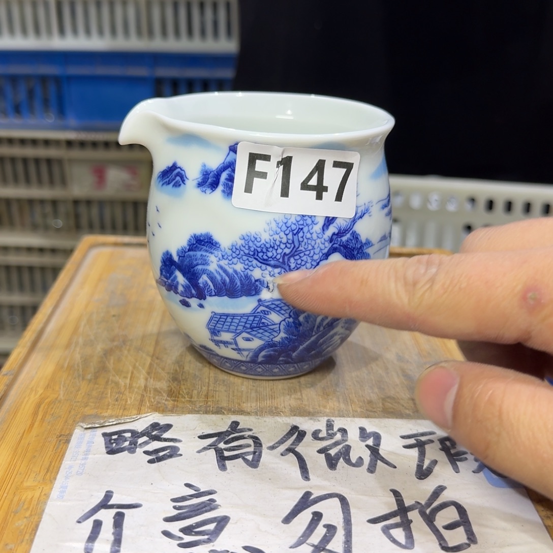 微瑕疵介意勿拍陶瓷器皿W099表面微瑕疵介意勿拍