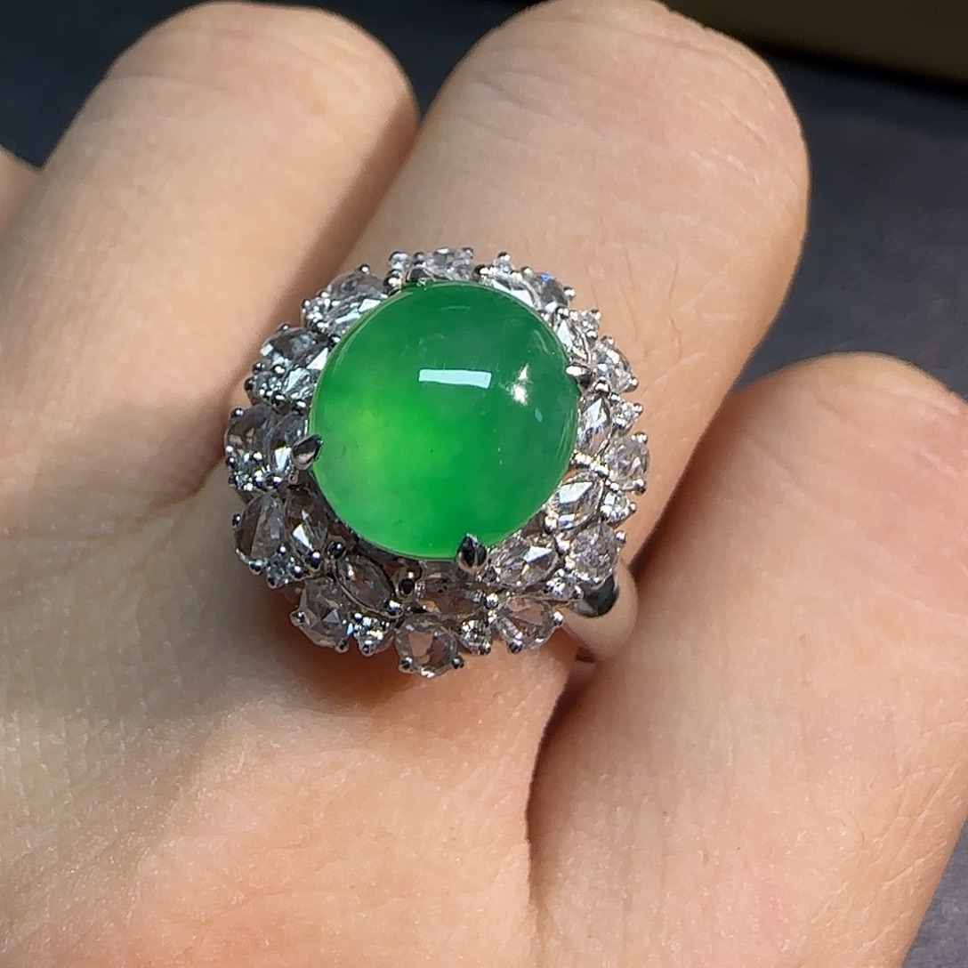 翡翠18K金镶嵌戒指蛋面