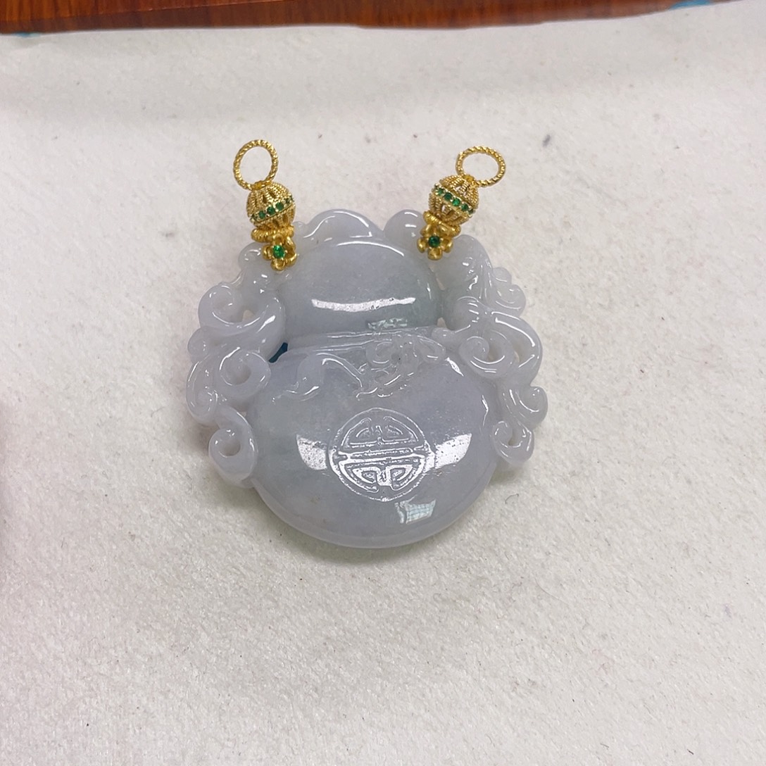 翡翠未镶嵌颈饰葫芦吊坠