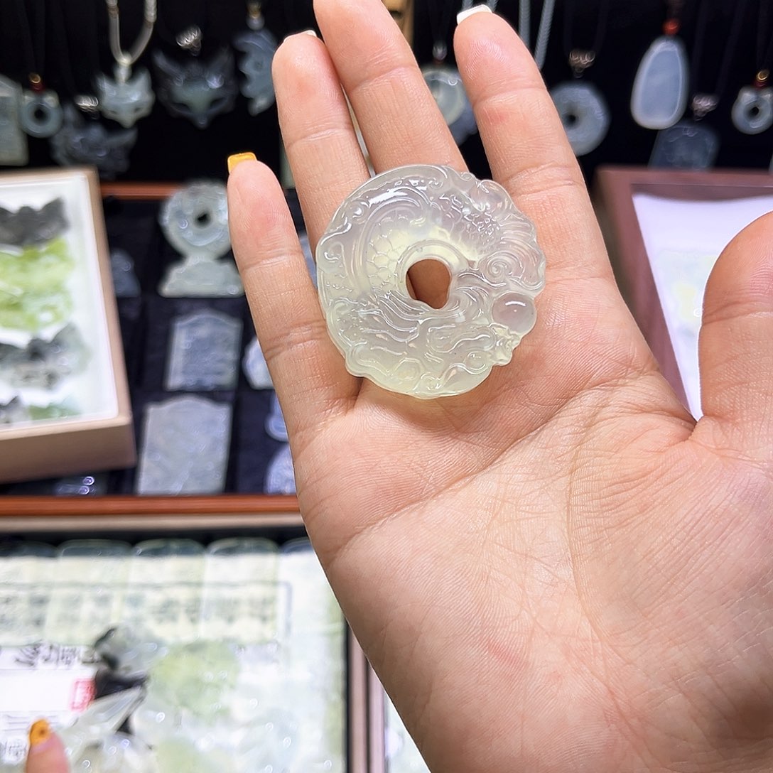 岫玉未镶嵌吊坠(赠链)