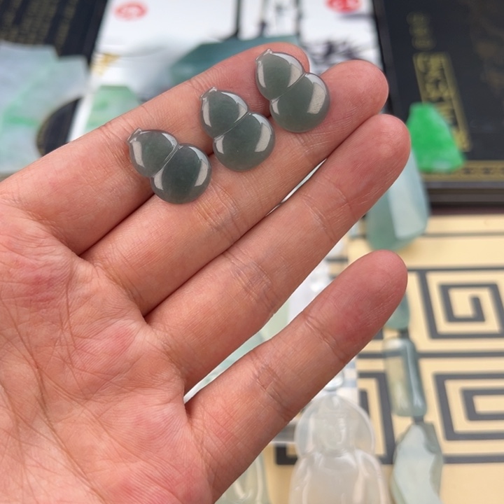 翡翠未镶嵌颈饰翡翠多样发一