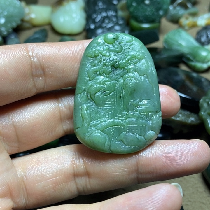 E***'和田玉未镶嵌颈饰