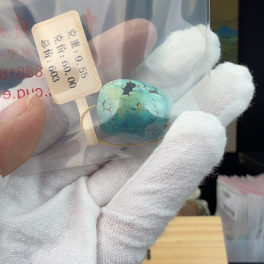 飘***绿松石未镶嵌珠宝奇石