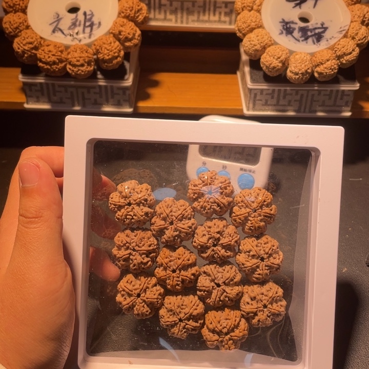 M***庆金刚菩提手串这个