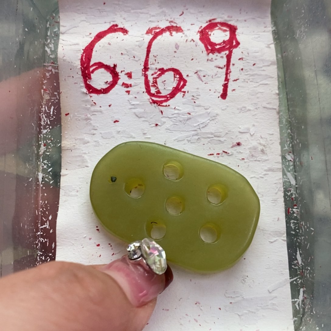 蛇纹石玉挂坠未镶嵌