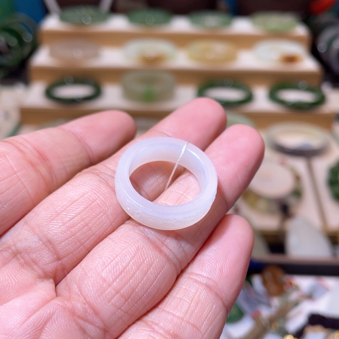 和田玉高品白玉雕花戒指未镶嵌