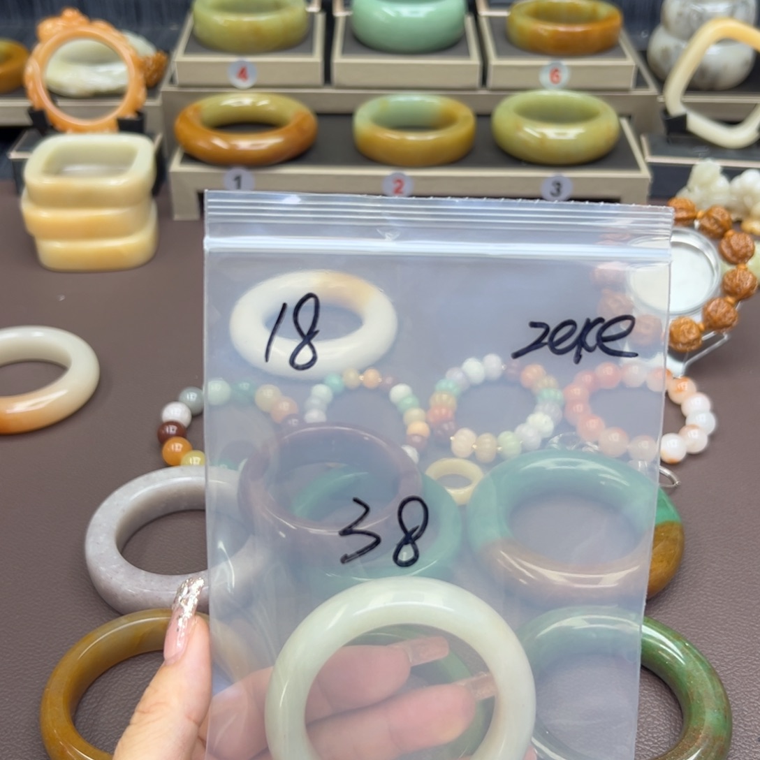 石英质玉手镯未镶嵌Z**e