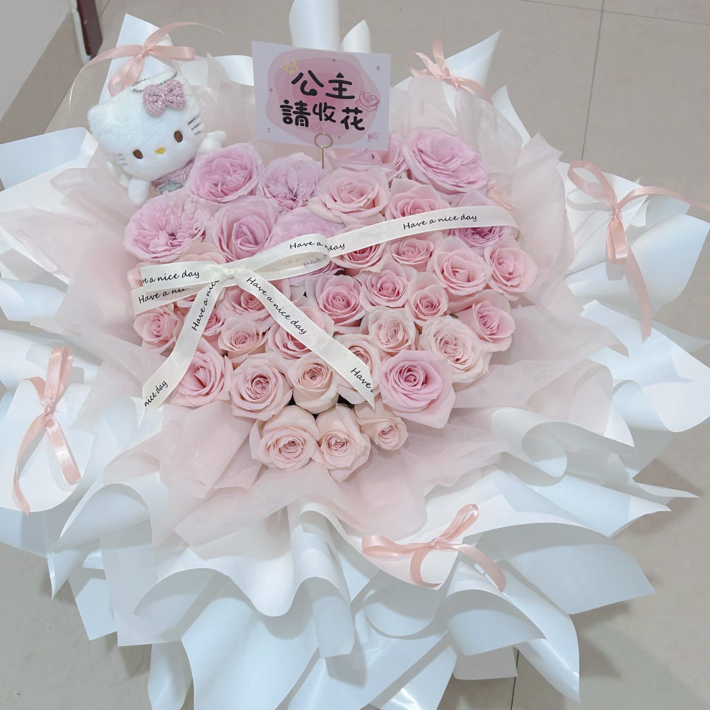 【公主请收花】33支粉色系玫瑰爱心卡通热卖款鲜花