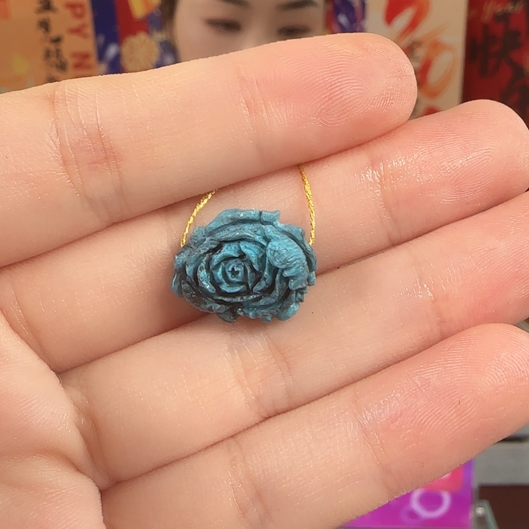 慢***拉绿松石未镶嵌珠宝奇石