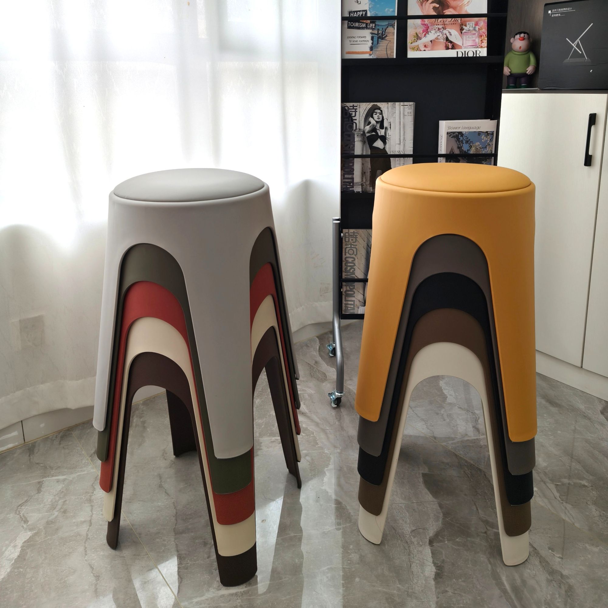 【两张起包邮】加厚软包凳意式简约餐桌凳家用可叠放收纳凳【811款】