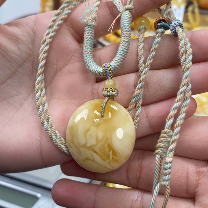 琥珀裸石未镶嵌公主扣