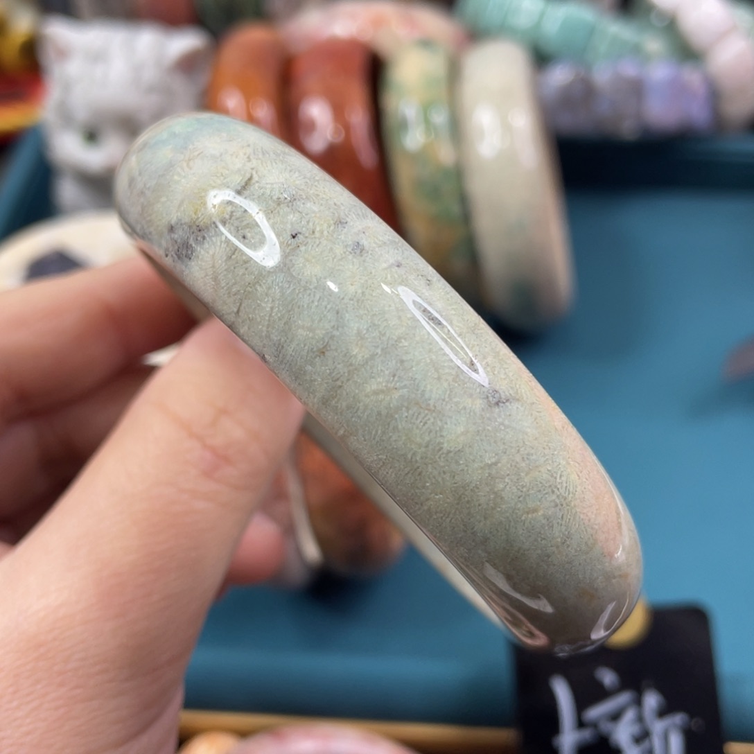 未镶嵌手镯硅化玉