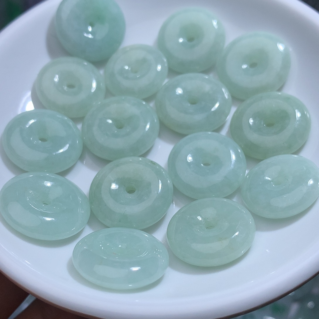 翡翠未镶嵌颈饰多样性发1个