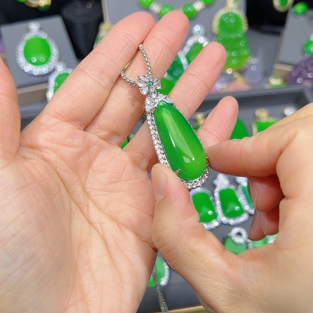 玛瑙/玉髓合金吊坠(赠链)