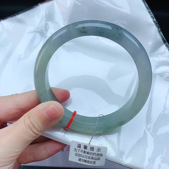 翡翠手镯未镶嵌59圈