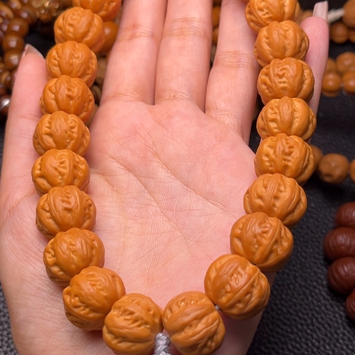 猴头核桃吊坠麻花手持