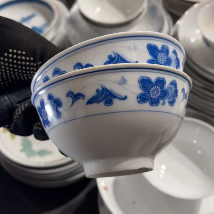 醴陵高温瓷釉下10.5厘米俩个微瑕凯*莎