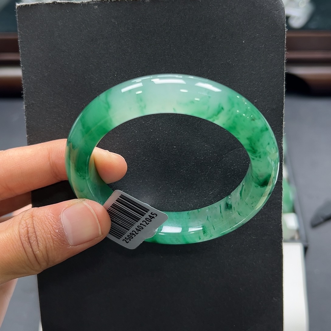 石英质玉（非洲翠）未镶嵌手镯