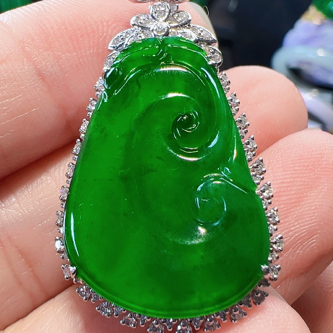 翡翠颈饰18K金镶嵌签收后24小时鉴赏期