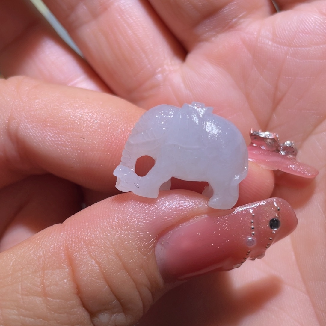 定制翡翠未镶嵌大象