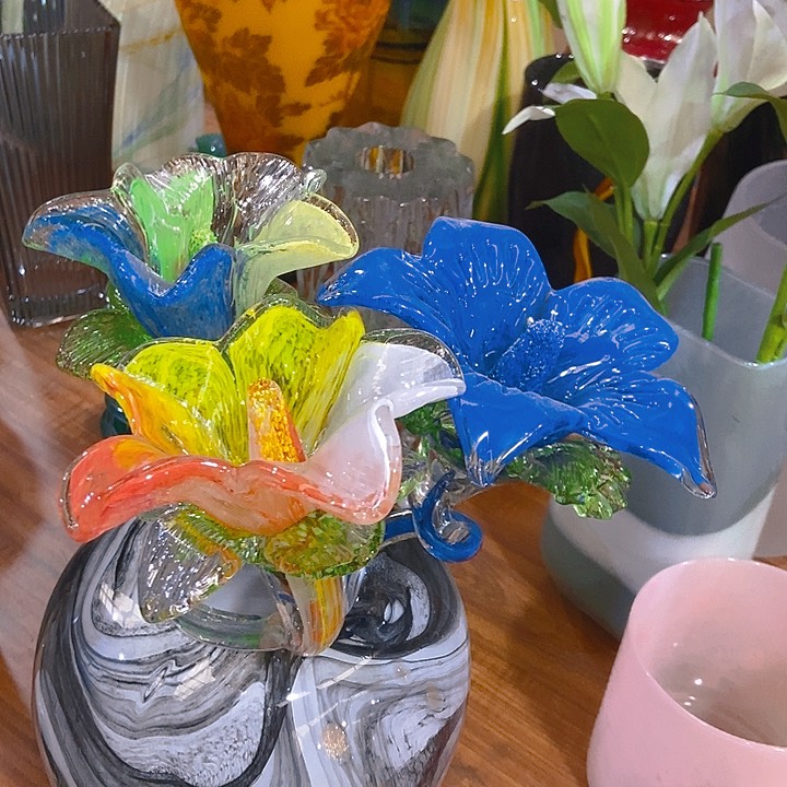 琉璃花瓶高45厘米宽9
