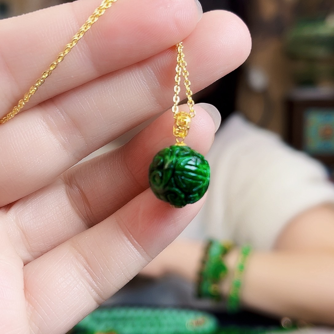 翡翠18K金镶嵌颈饰多样性