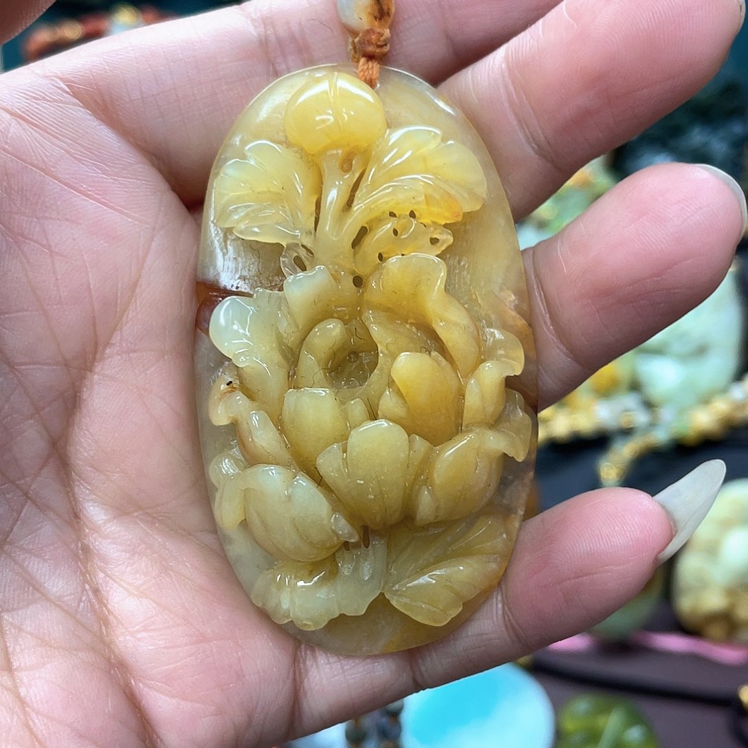 蛇纹石玉颈饰未镶嵌