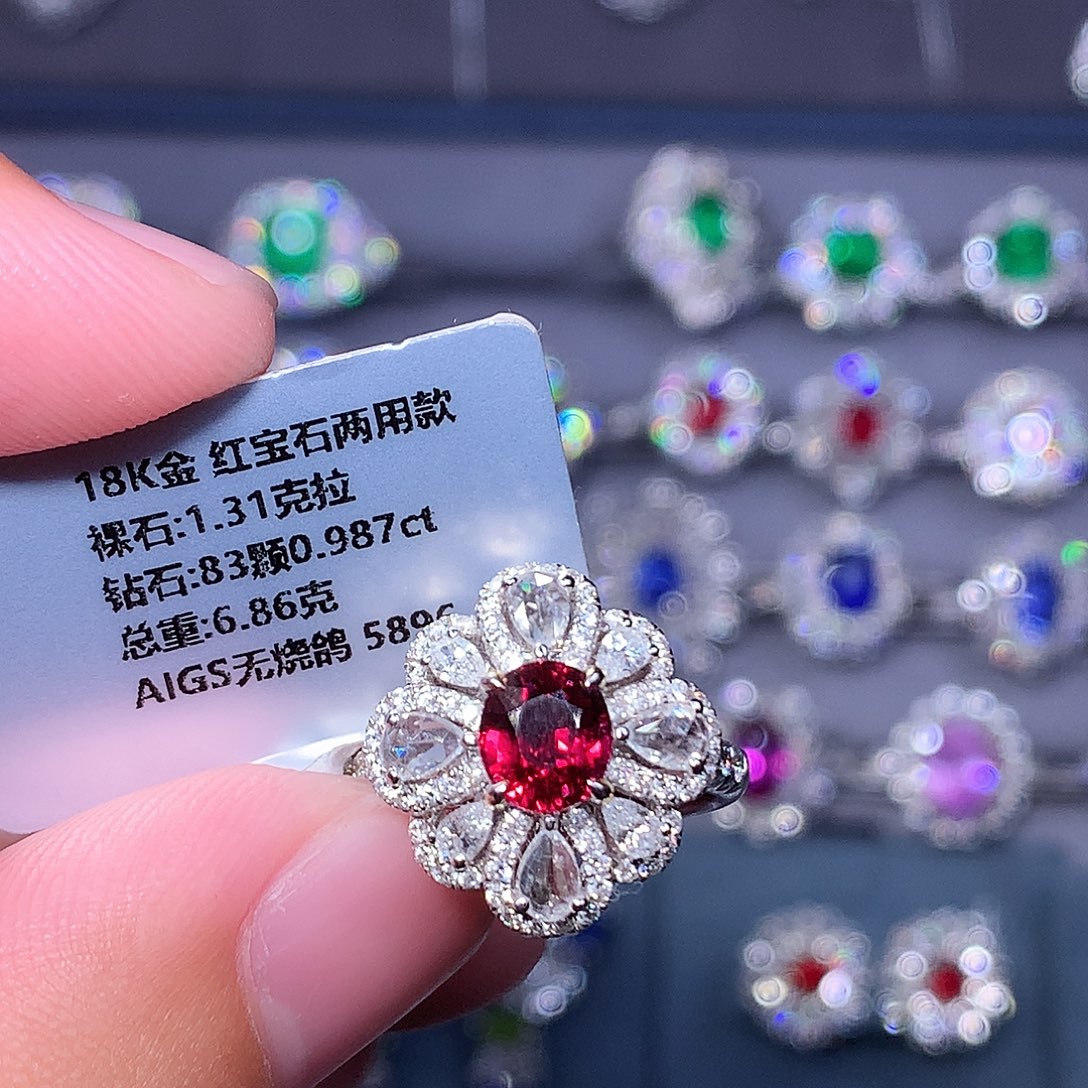 红宝石戒指18K金镶嵌
