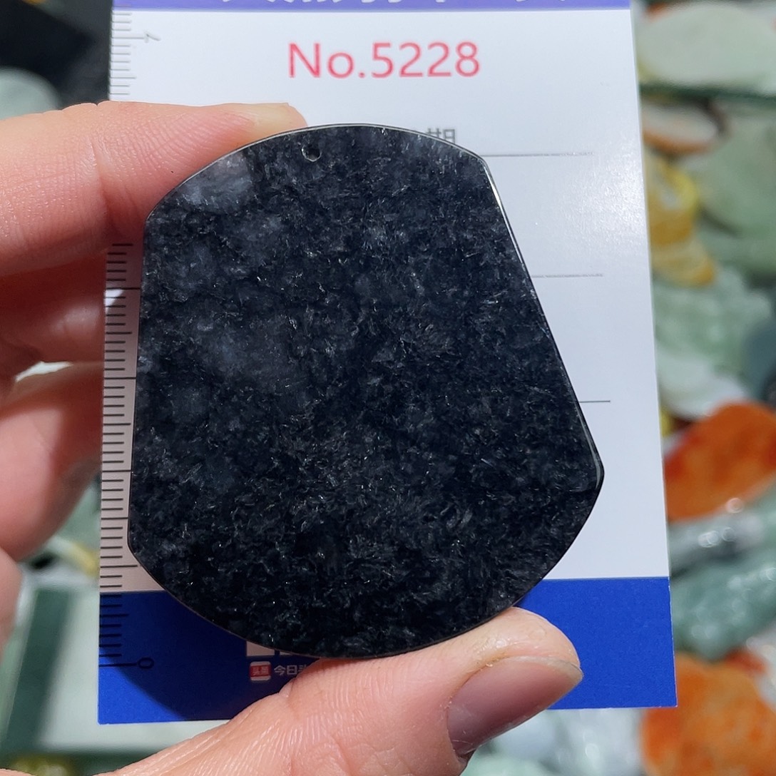 翡翠未镶嵌挂件5228