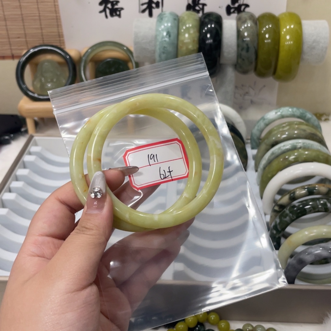 蛇纹石玉手镯未镶嵌