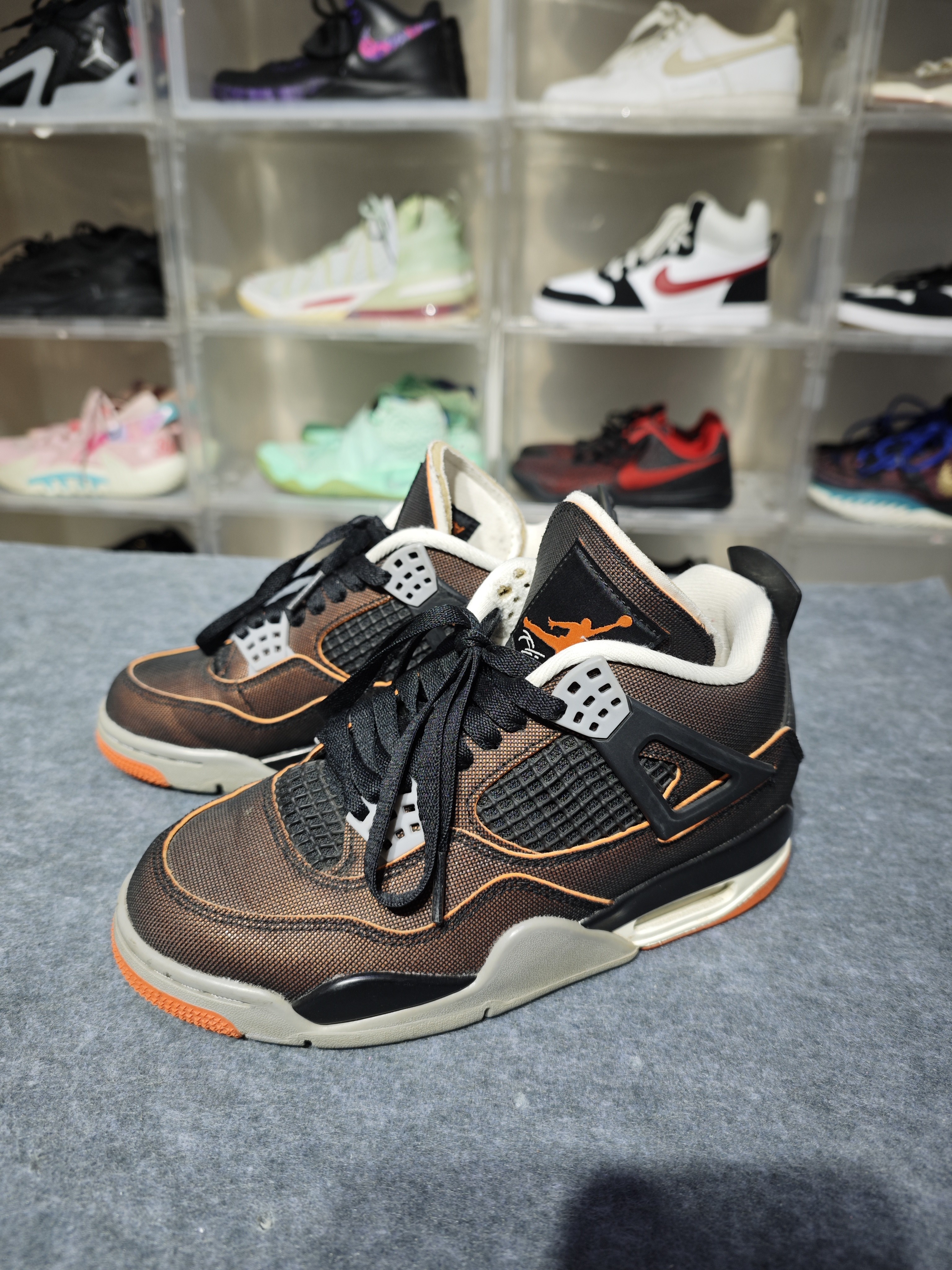 35.5码Jordan Air Jordan 4  中帮 复古篮球鞋  黑橙