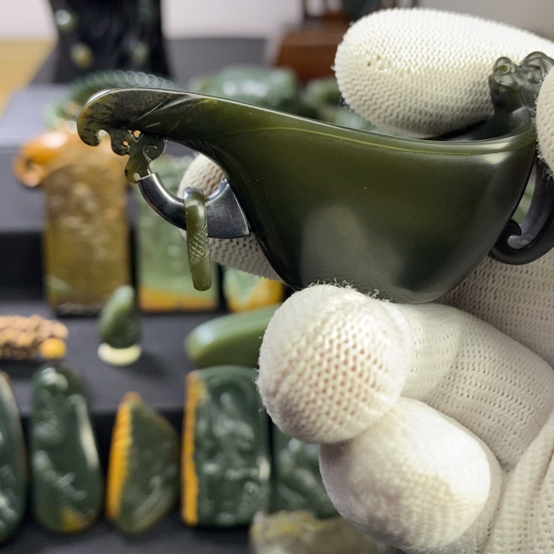 天***哥岫岩河磨玉（透闪石质玉）未镶嵌把件