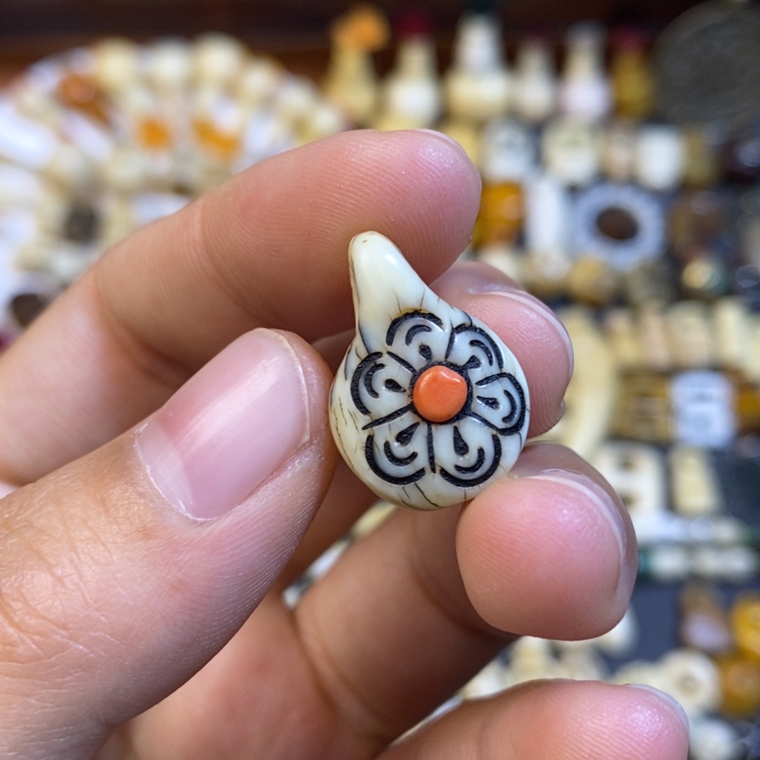 琉璃颈饰苏****?配饰吊坠