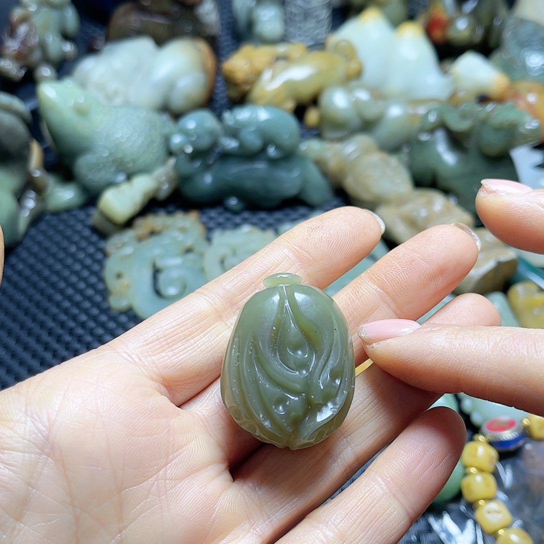 白玉菩提吊坠摆件
