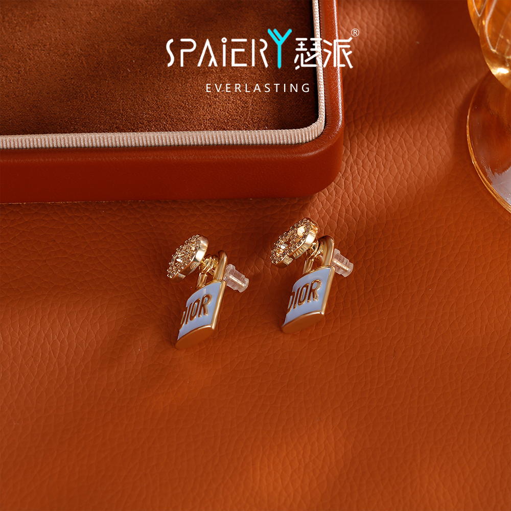 合金耳饰 【5302】法式轻奢小众个性耳环CD小锁耳扣高级感包包耳钉x