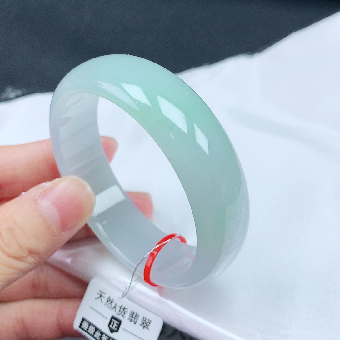 翡翠手镯未镶嵌50轮胎