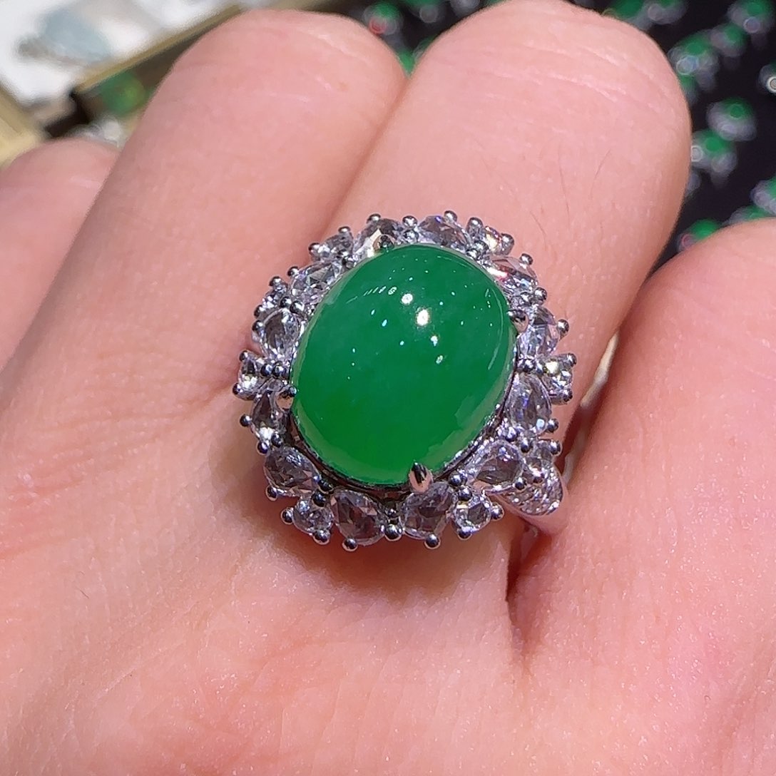 翡翠戒指18K金镶嵌大**海戒指