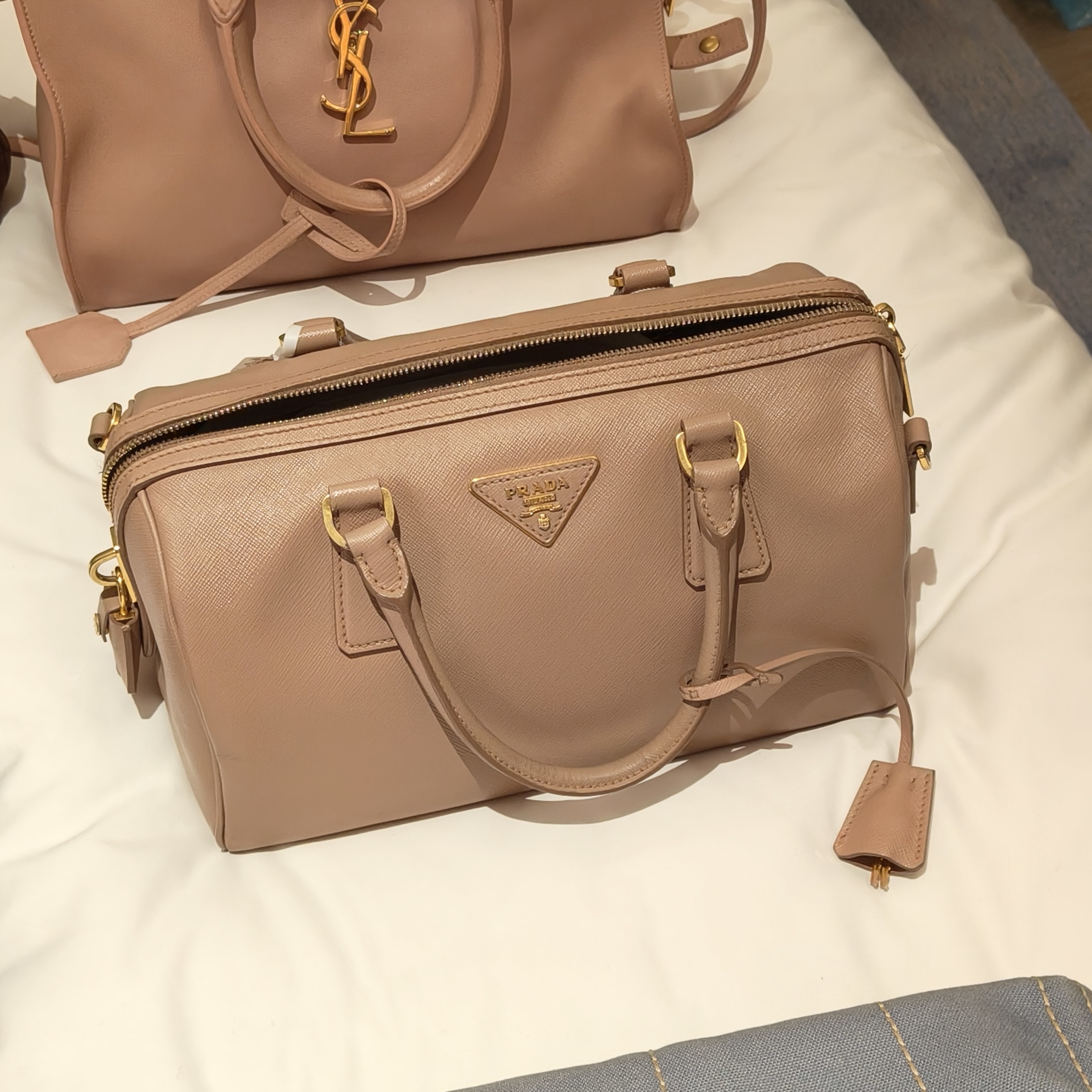 95新 Prada/普拉达 藕粉色波士顿巴比龙斜挎包手提包