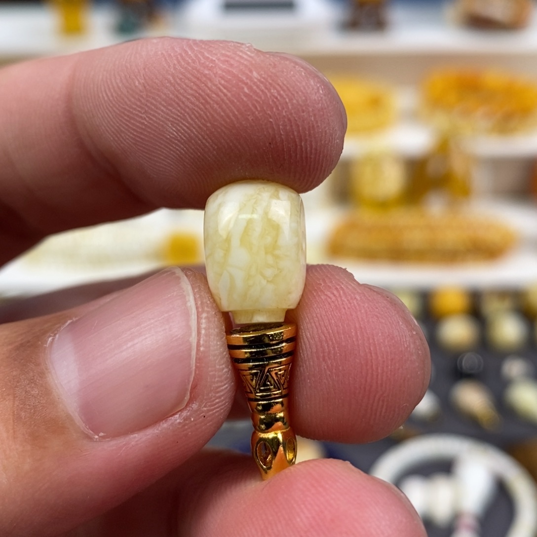 琥珀裸石未镶嵌配饰三通尺寸8.9