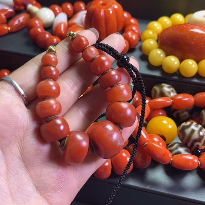 颈饰玻璃过*哥琉璃………………