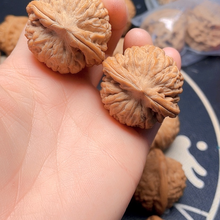 文玩核桃吊坠老*年莲花虎头